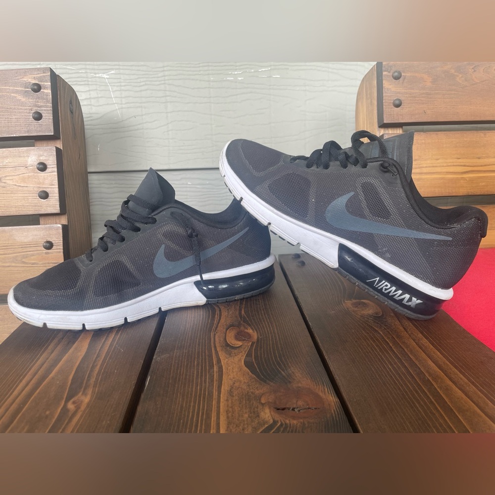 Nike Black and White Athletic Shoes with Modern Silhouette